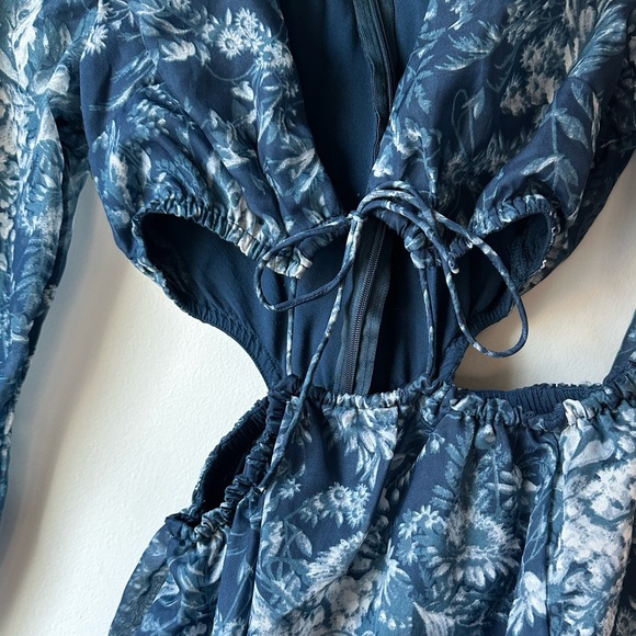 Abercrombie and Fitch Long Sleeve Cut Out Mini Dress - Picture 4 of 10